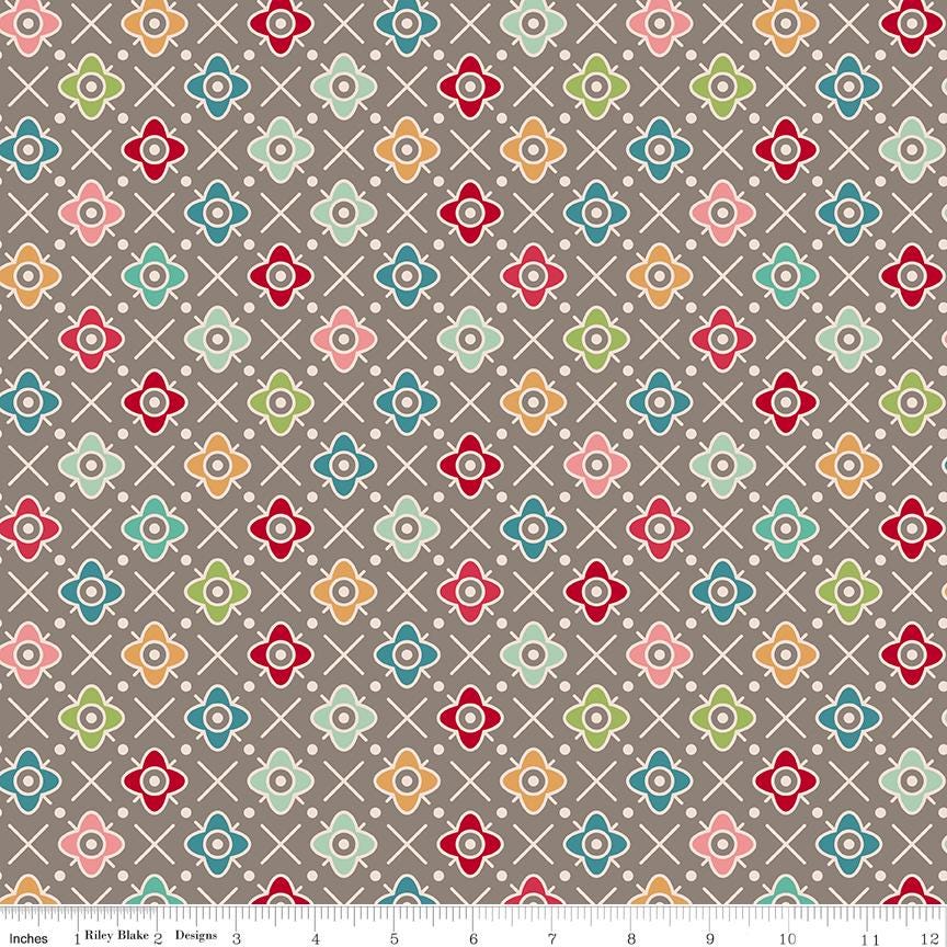 Farmer's Daughter by Lori Holt of Bee in My Bonnet for Riley Blake Designs. Quilter's Cotton Fat Quarter Bundle. 54 18 x 22 inch squares