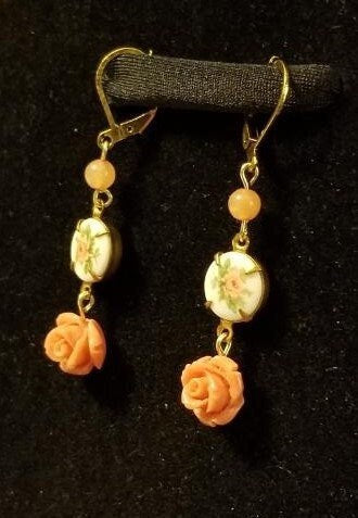 Beautiful Vintage Glass Pink Rose drop Earrings