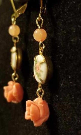 Beautiful Vintage Glass Pink Rose drop Earrings
